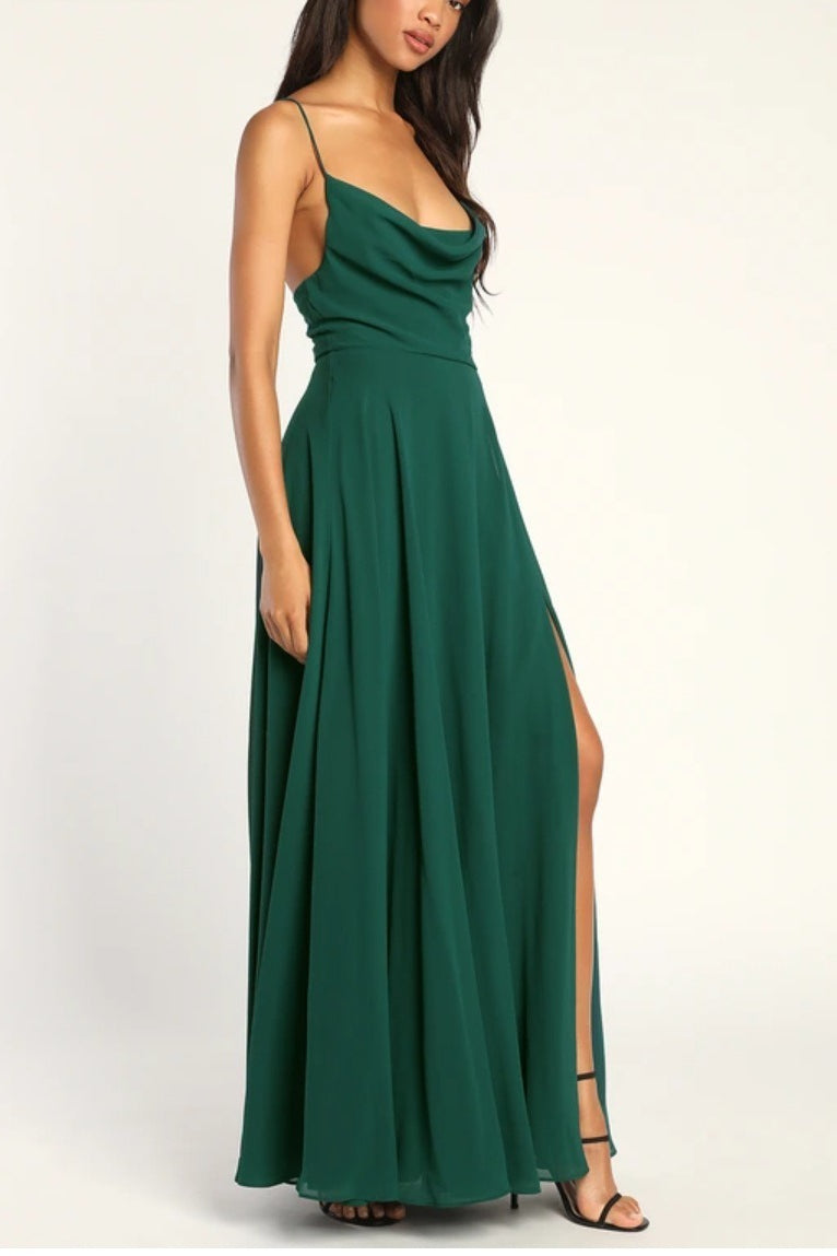 Beautifully Finished Dress in a Timeless Design