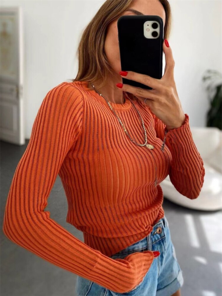 Well Tailored Pullover with a Graceful Silhouette