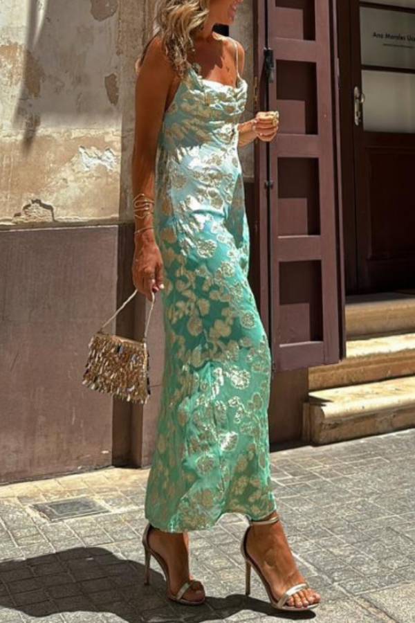 Well Tailored Dress with a Graceful Silhouette