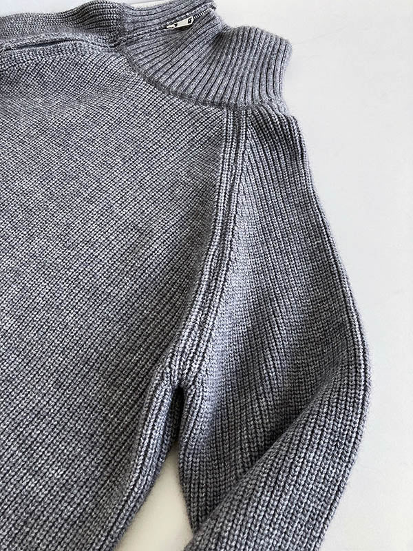 Classic Vintage Sweater with a Flattering Fit
