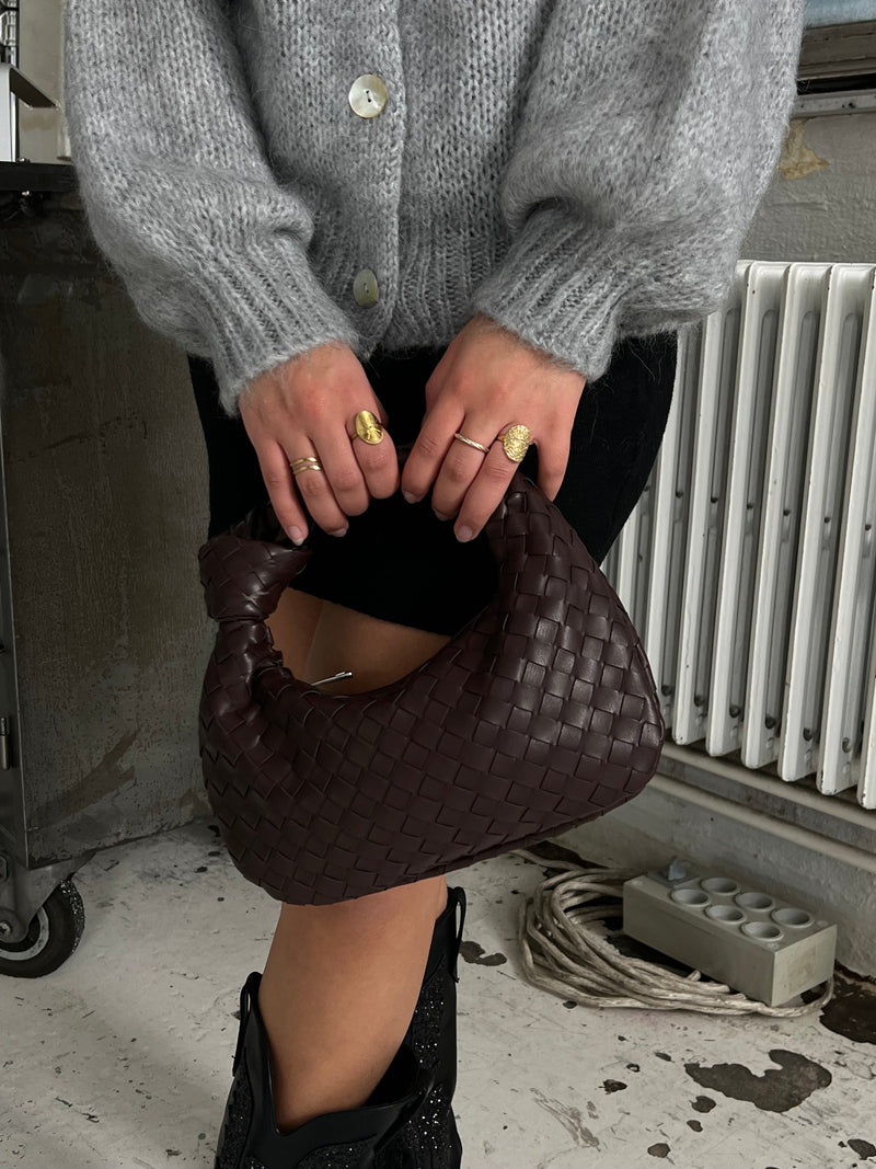 Well Tailored Bag with a Graceful Silhouette