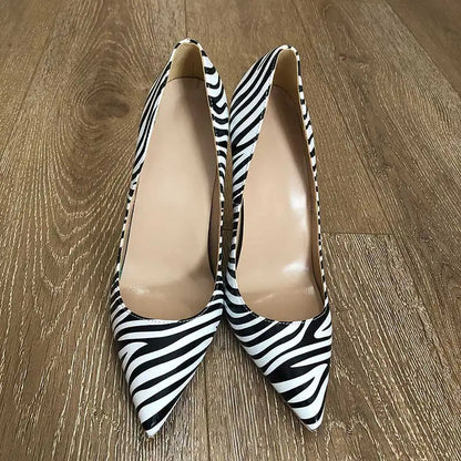 Effortlessly Elegant Heels with a Timeless Design