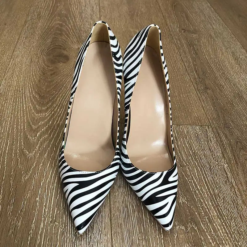 Effortlessly Elegant Heels with a Timeless Design