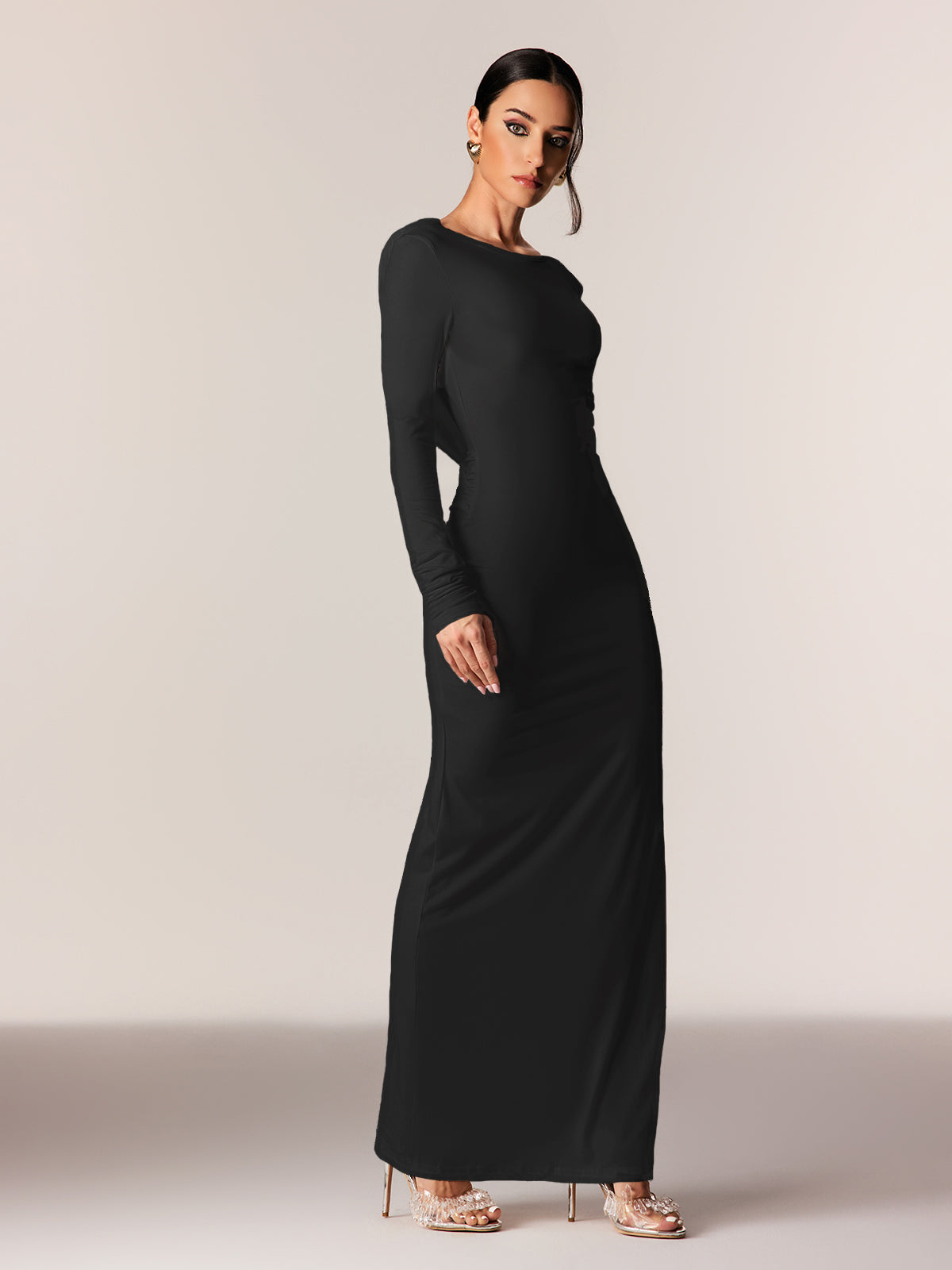 Beautifully Finished Dress in a Timeless Design