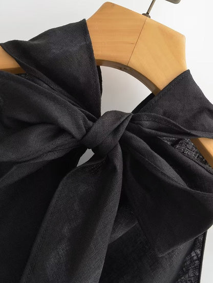 Well Tailored Top with a Graceful Silhouette