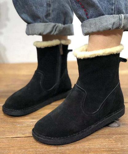 Effortlessly Elegant Boots with a Timeless Design