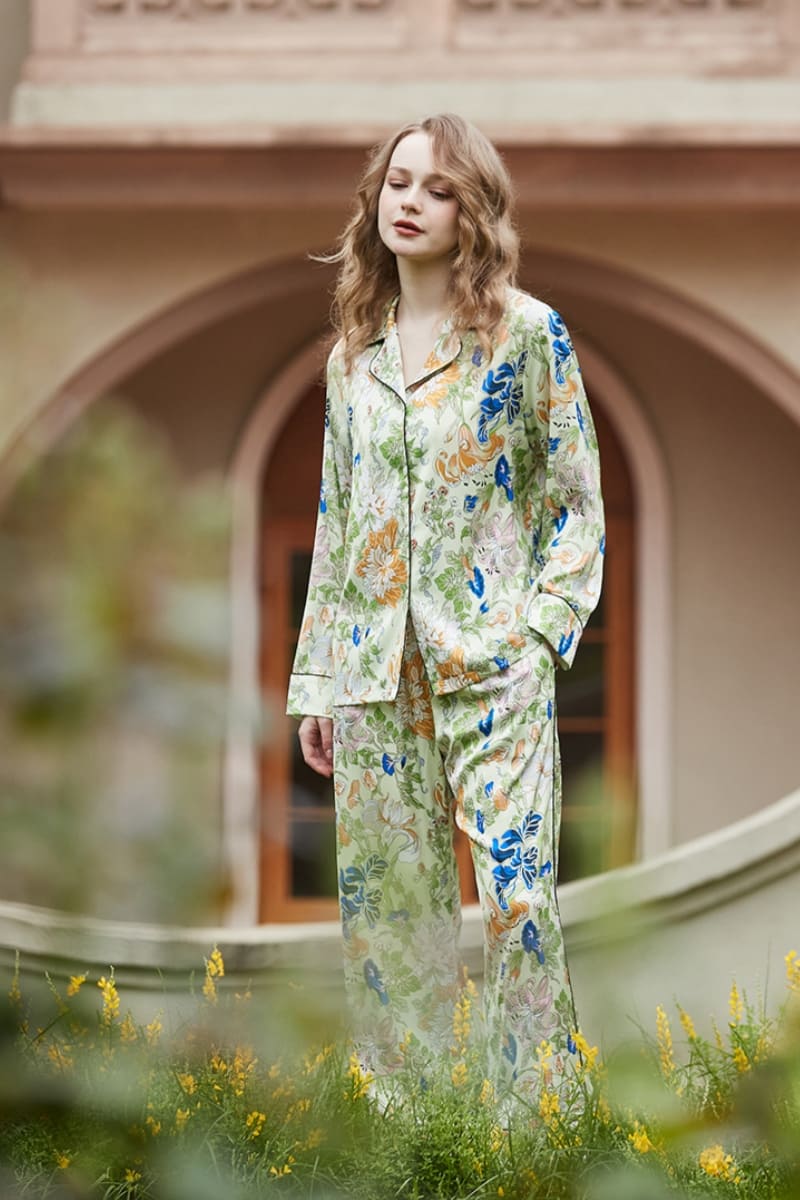 Elegantly Styled Cardigan for Everyday Wear