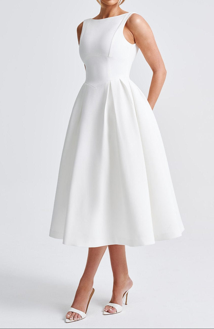 Gracefully Styled Dress for Any Occasion