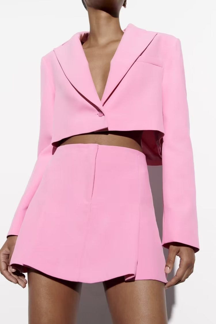 Effortlessly Elegant Garment with a Timeless Design