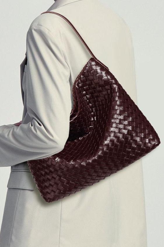 Beautifully Finished Bag in a Timeless Design