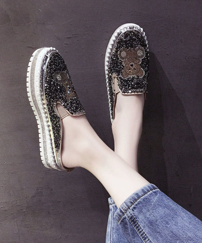 Well Tailored Sandals with a Graceful Silhouette