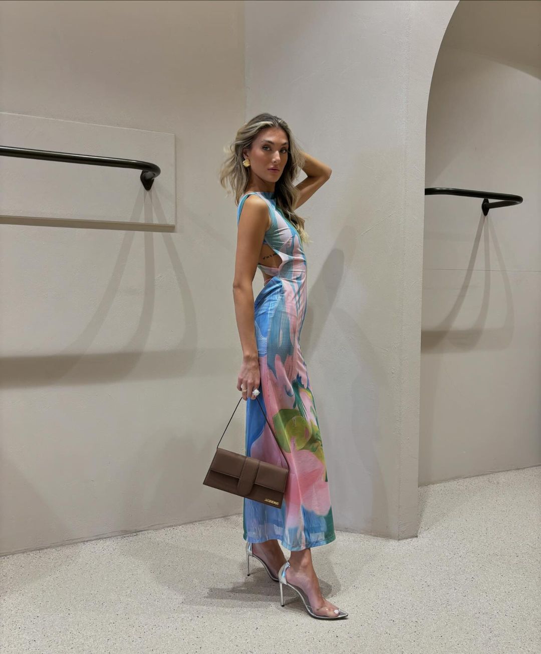 Well Tailored Dress with a Graceful Silhouette