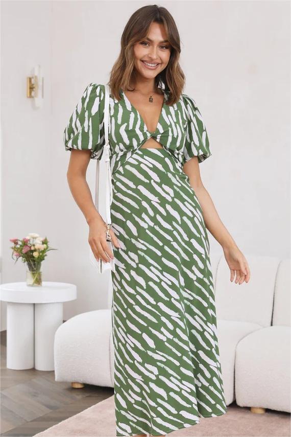 Beautifully Crafted Dress in a Classic Style