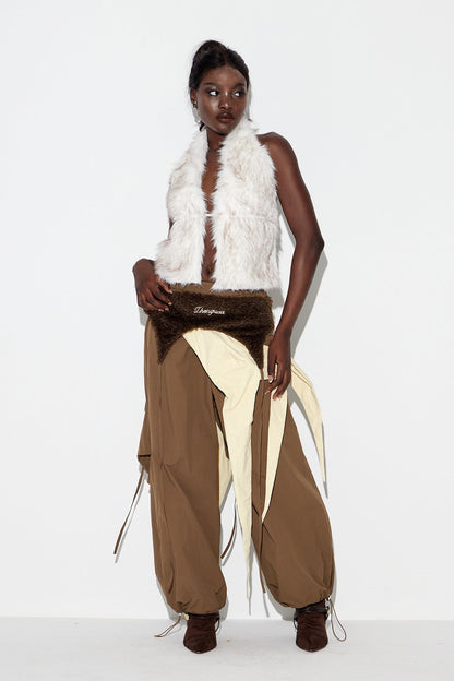 Effortlessly Elegant Pants with a Timeless Design