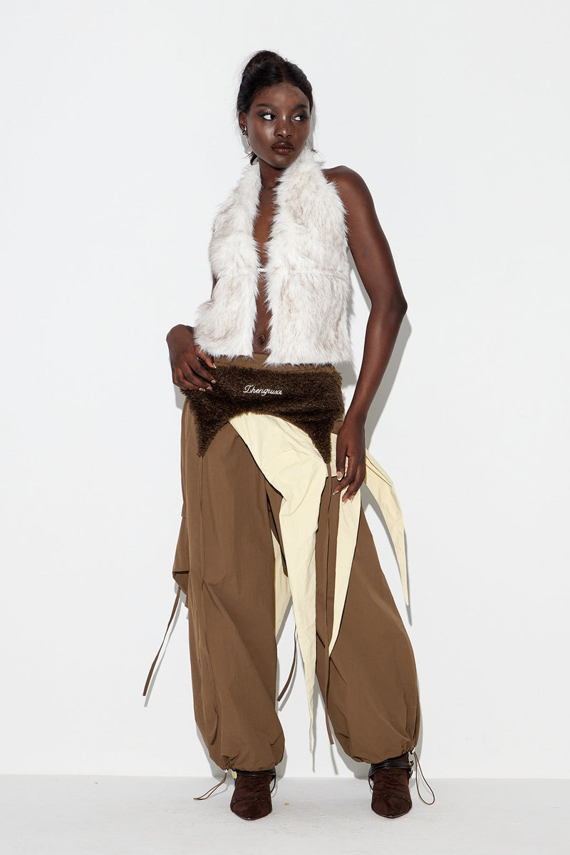 Effortlessly Elegant Pants with a Timeless Design