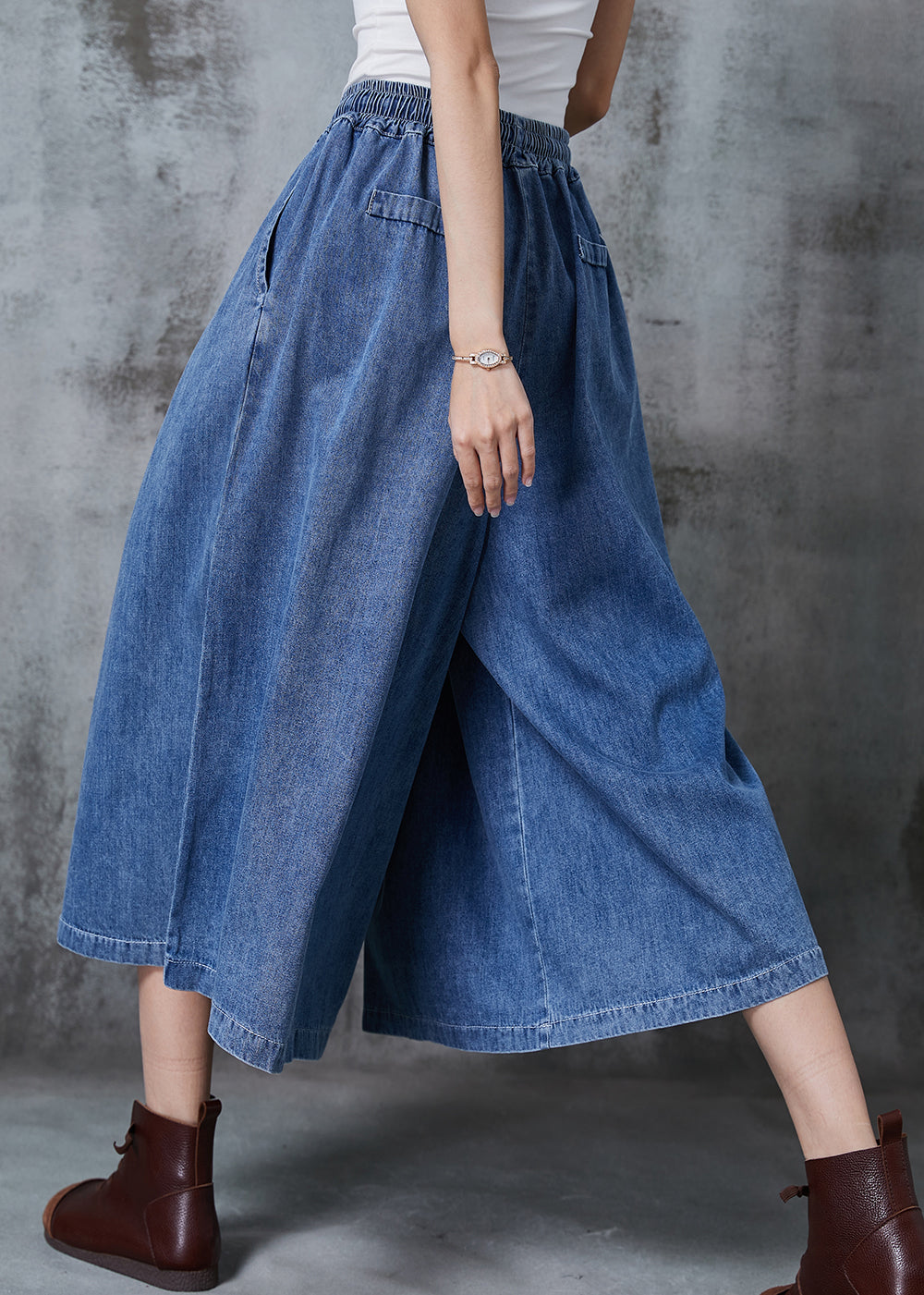 Effortlessly Elegant Pants with a Timeless Design