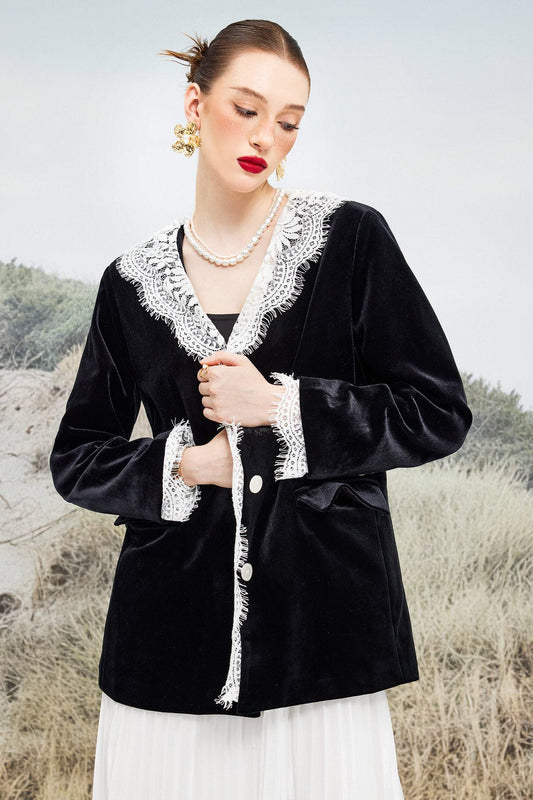 Effortlessly Elegant Garment with a Timeless Design