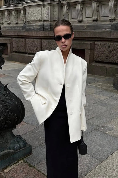Effortlessly Elegant Coat with a Timeless Design