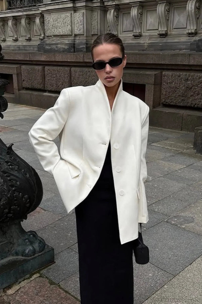 Effortlessly Elegant Coat with a Timeless Design
