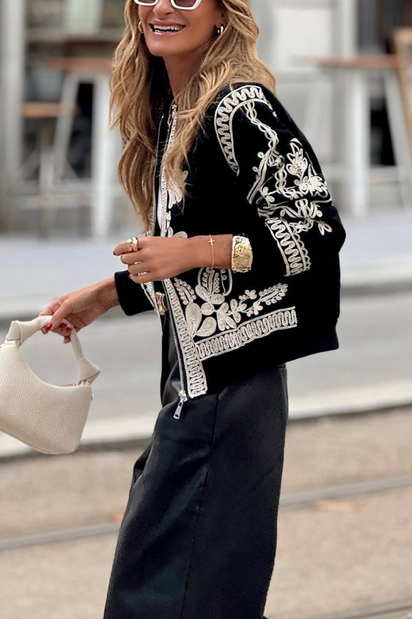 Effortlessly Elegant Jacket with a Timeless Design