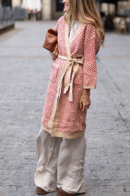 Well Tailored Coat with a Graceful Silhouette
