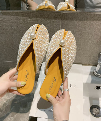 Well Tailored Sandals with a Graceful Silhouette