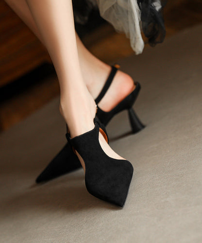 Well Tailored Sandals with a Graceful Silhouette