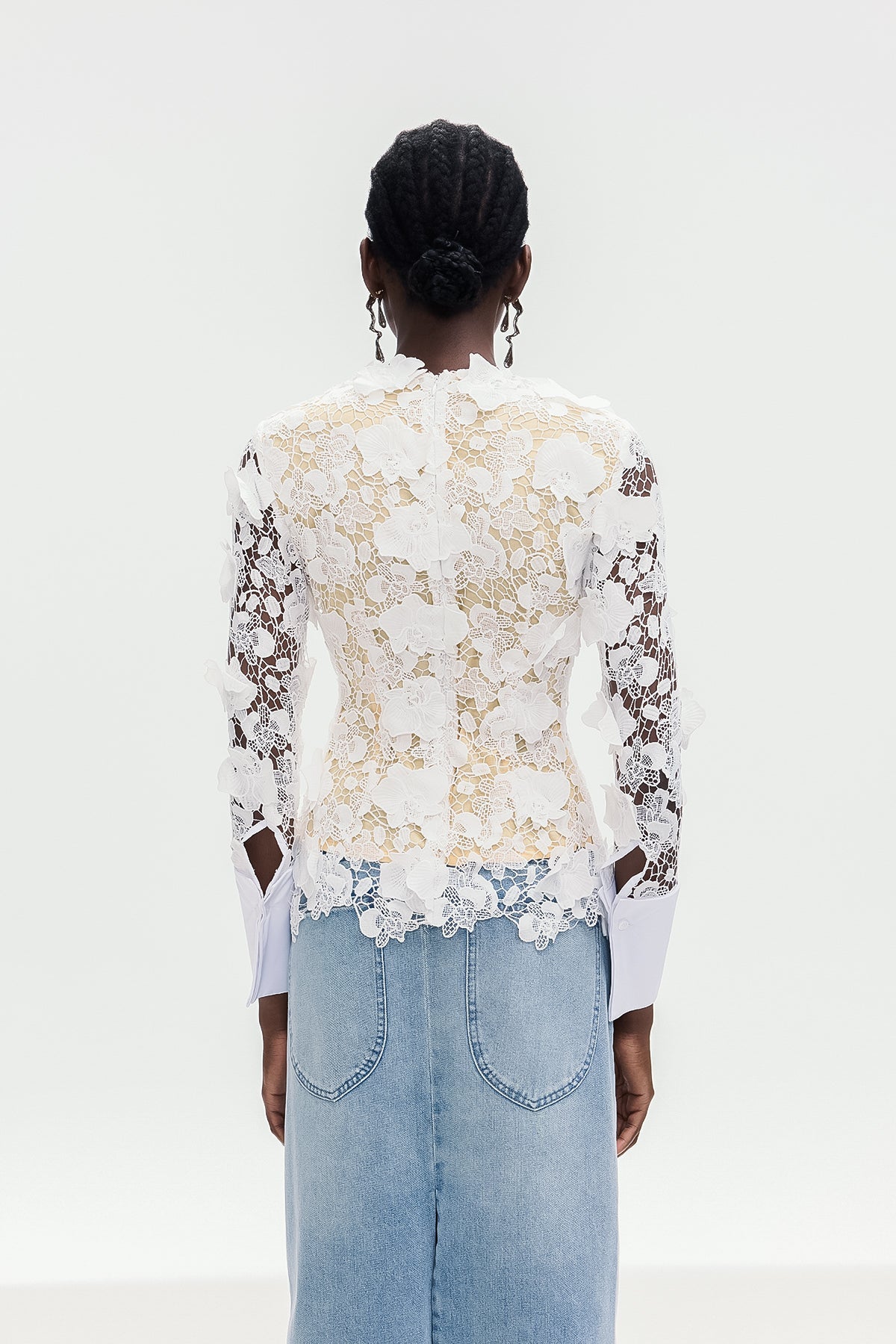 Well Tailored Top with a Graceful Silhouette