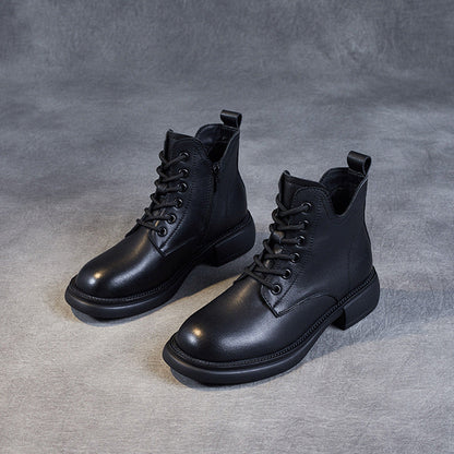 Effortlessly Elegant Boots with a Timeless Design