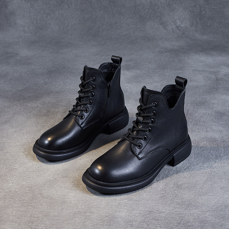 Effortlessly Elegant Boots with a Timeless Design