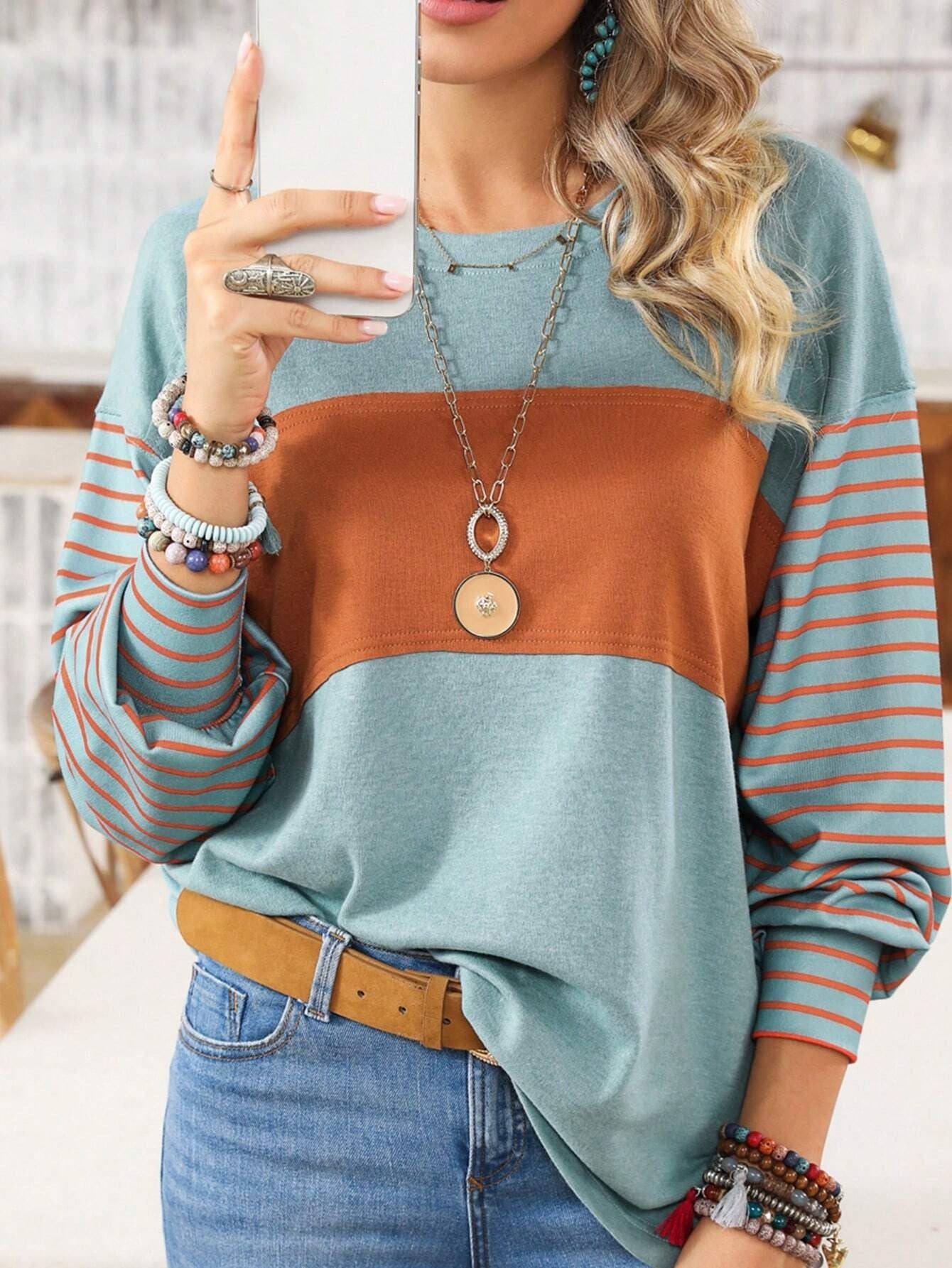 Well Tailored Pullover with a Graceful Silhouette