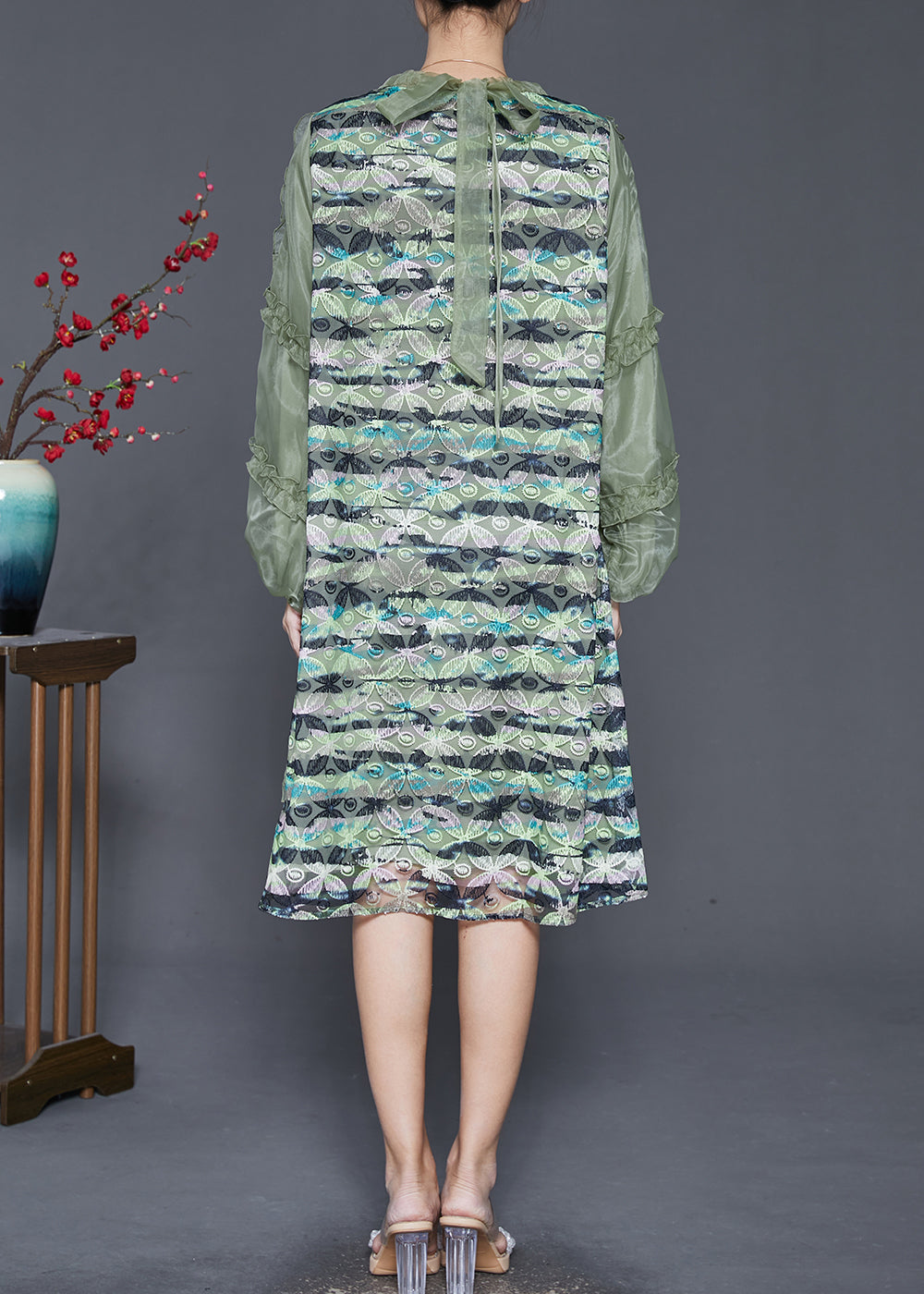 Beautifully Finished Dress in a Timeless Design