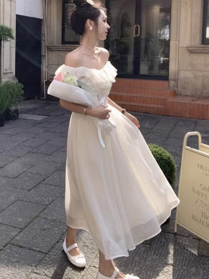 Well Tailored Dress with a Graceful Silhouette