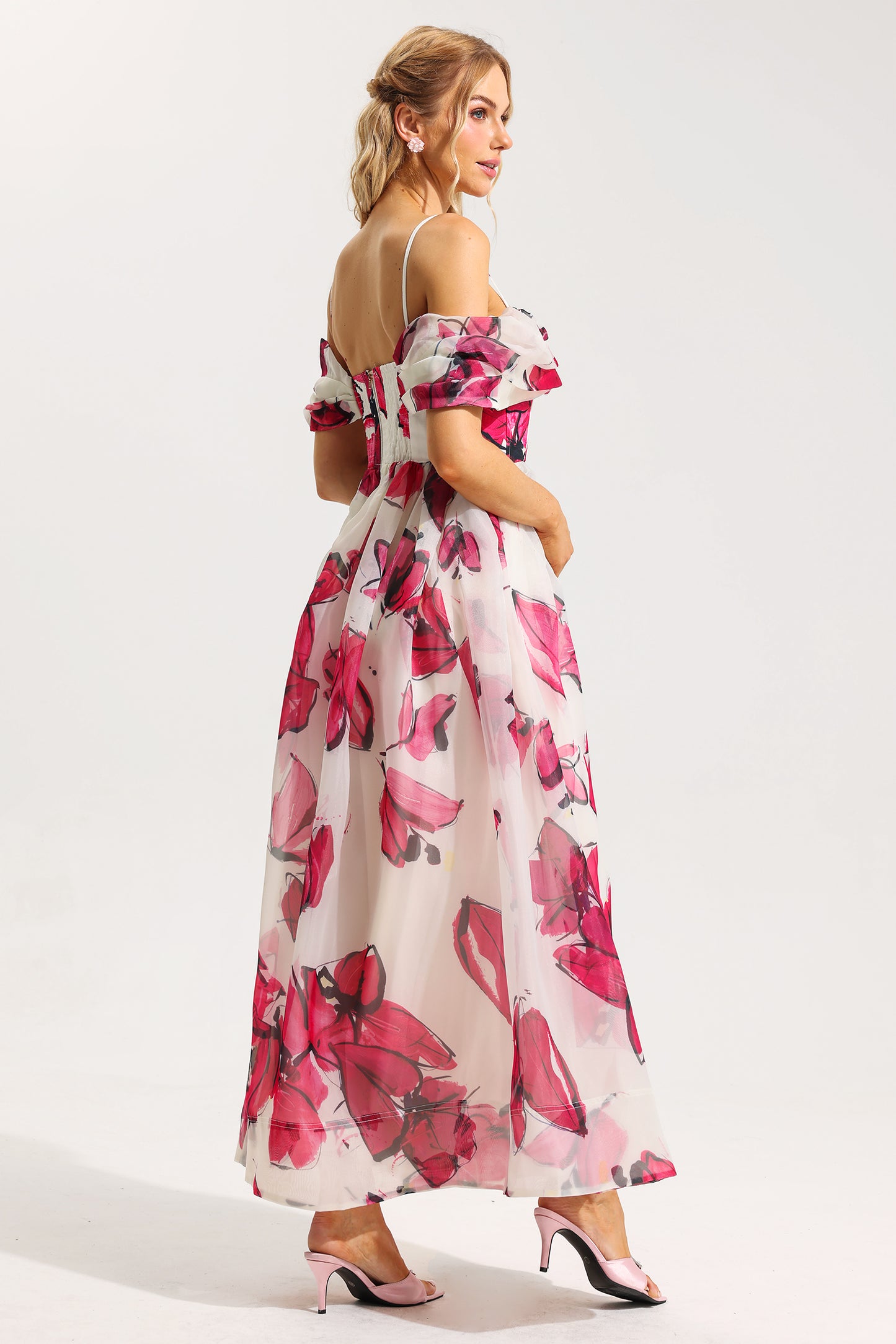 Effortlessly Elegant Dress with a Timeless Design
