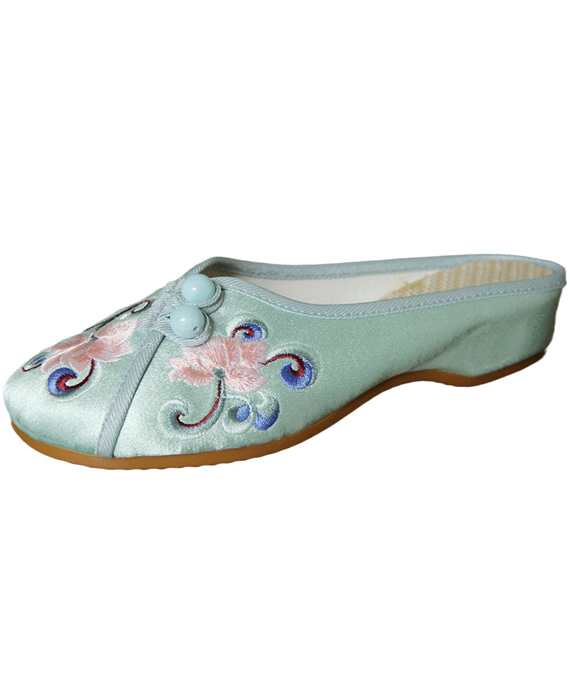 Well Tailored Sandals with a Graceful Silhouette