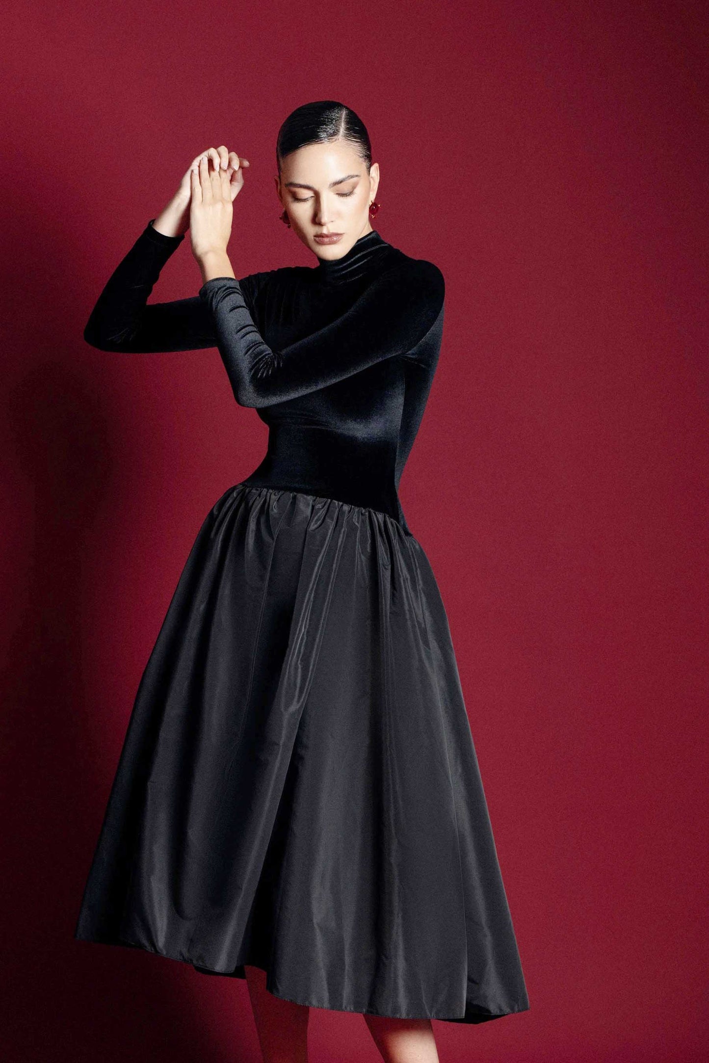 Beautifully Finished Dress in a Timeless Design