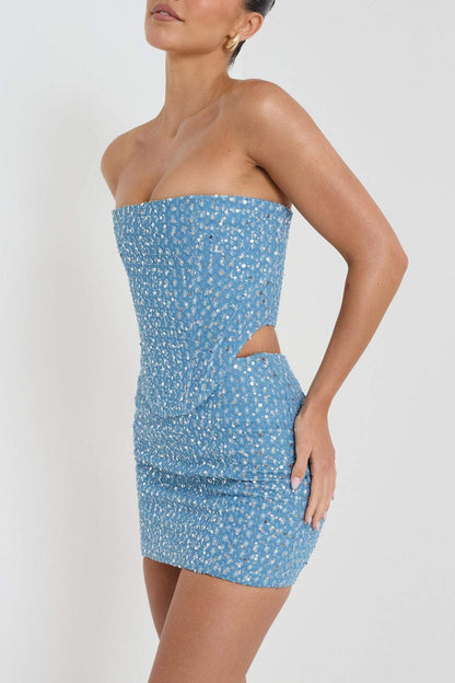 Sophisticated Garment with a Clean Classic Look