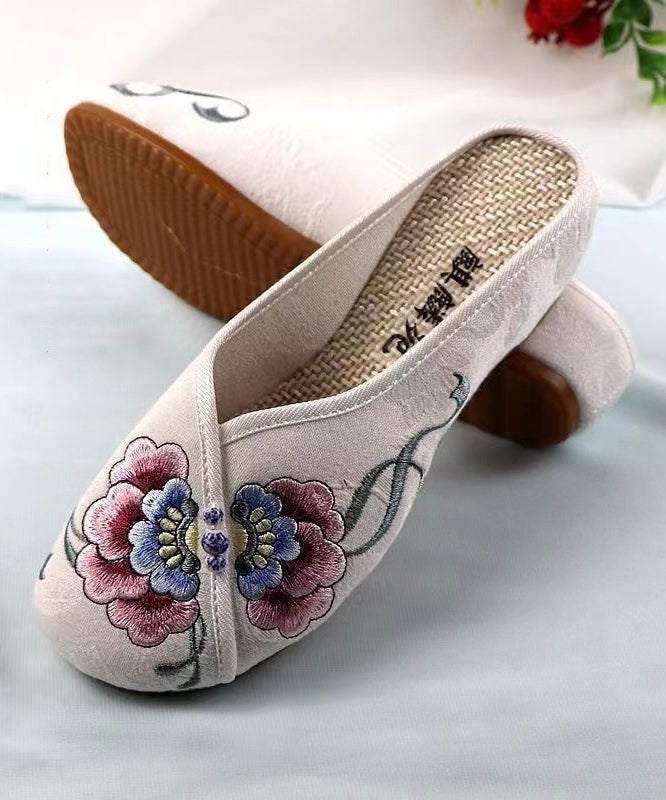 Effortlessly Elegant Sandals with a Timeless Design