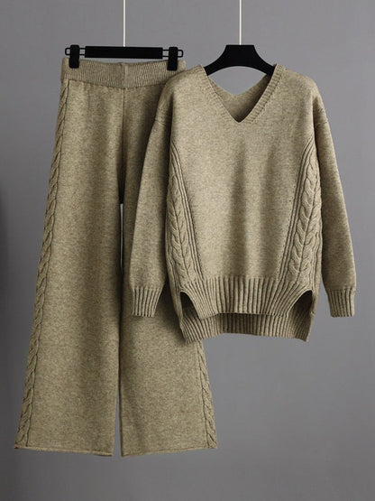 Effortlessly Elegant Sweater with a Timeless Design