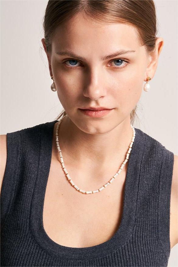 Effortlessly Elegant Garment with a Timeless Design