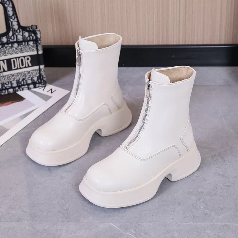 Elegantly Styled Boots for Everyday Wear