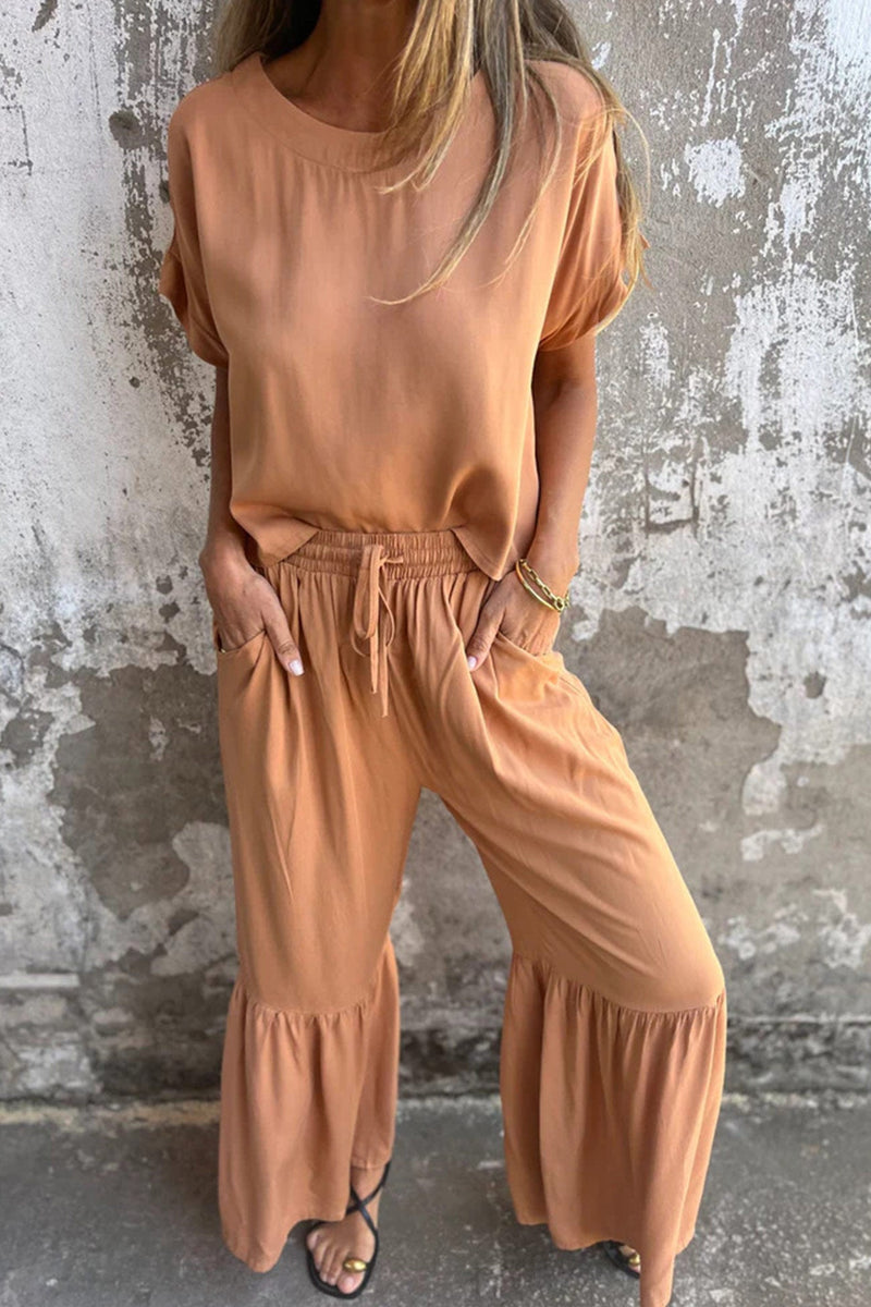 Effortlessly Elegant Pants with a Timeless Design