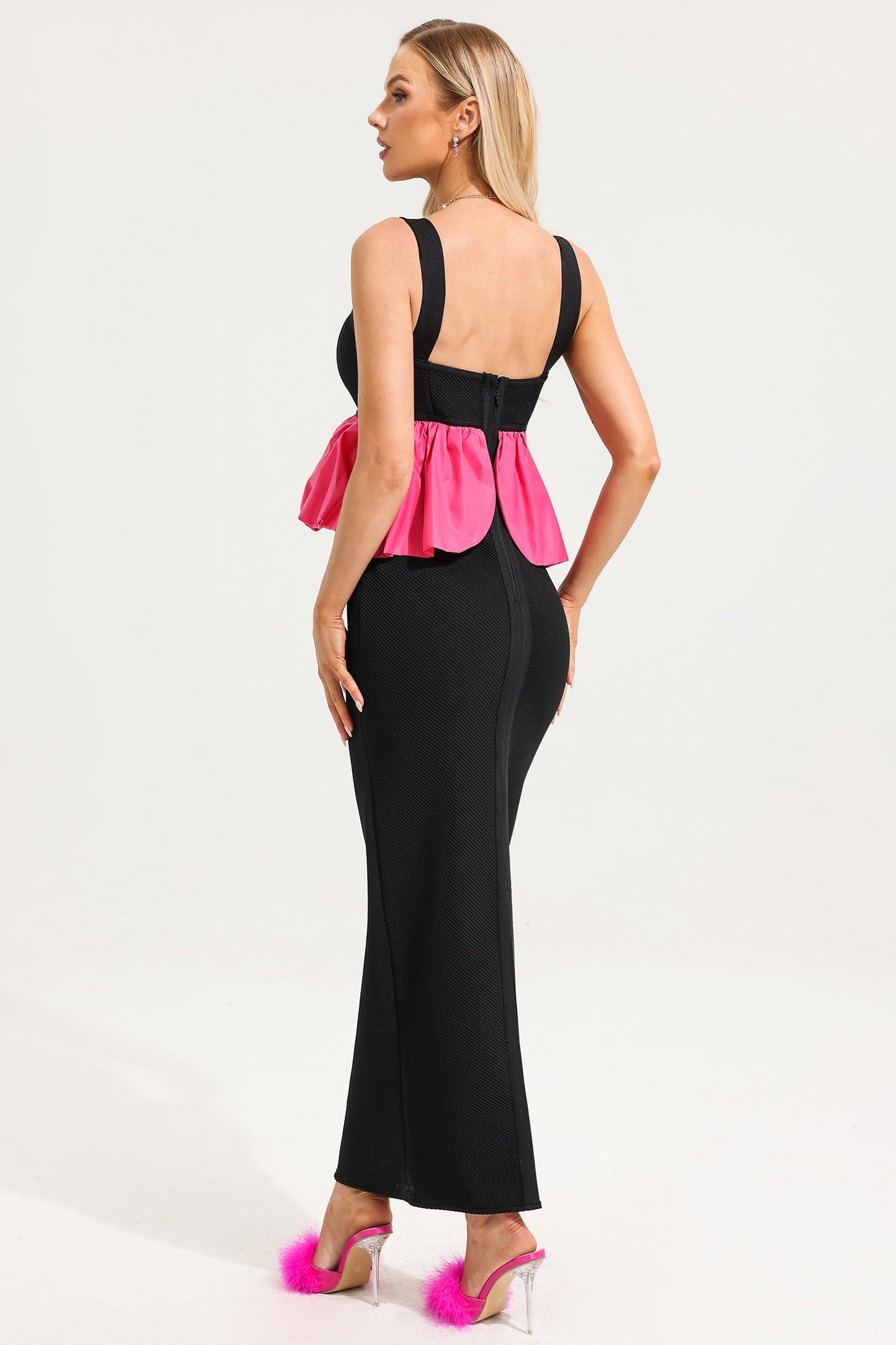 Effortlessly Elegant Dress with a Timeless Design