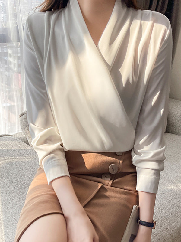 Classic Vintage Blouse with a Flattering Fit