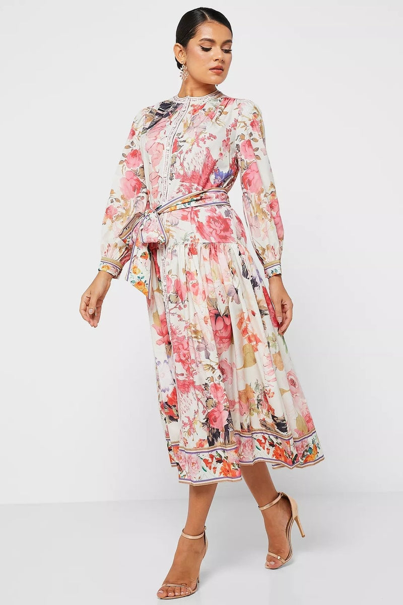 Beautifully Finished Dress in a Timeless Design