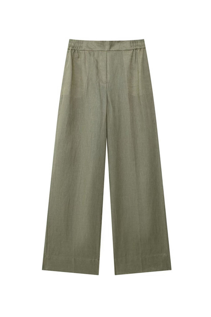 Classic Vintage Pants with a Flattering Fit