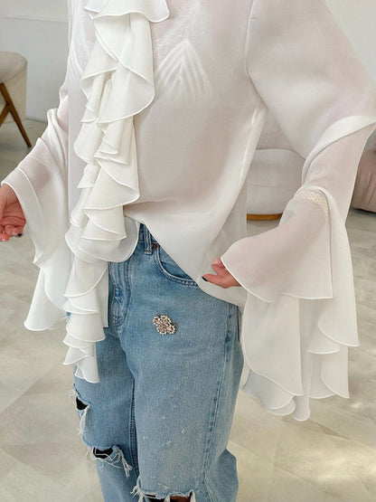 Effortlessly Elegant Blouse with a Timeless Design