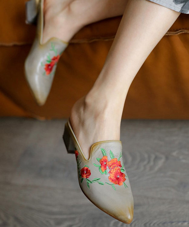 Effortlessly Elegant Sandals with a Timeless Design