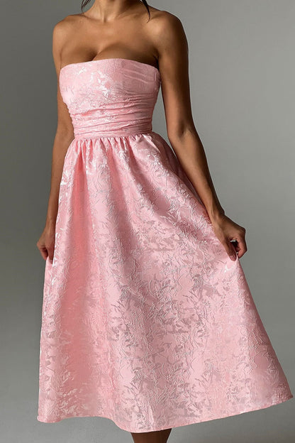 Well Tailored Dress with a Graceful Silhouette