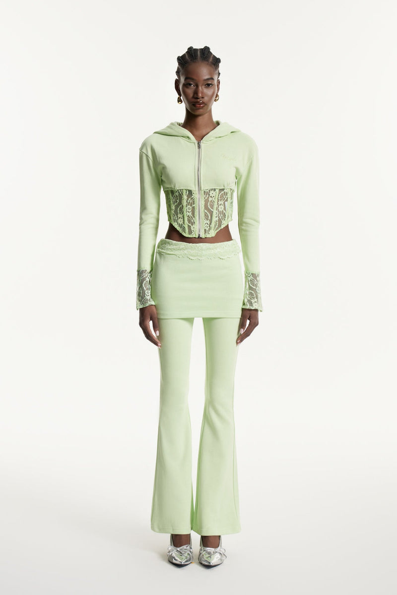 Well Tailored Pants with a Graceful Silhouette